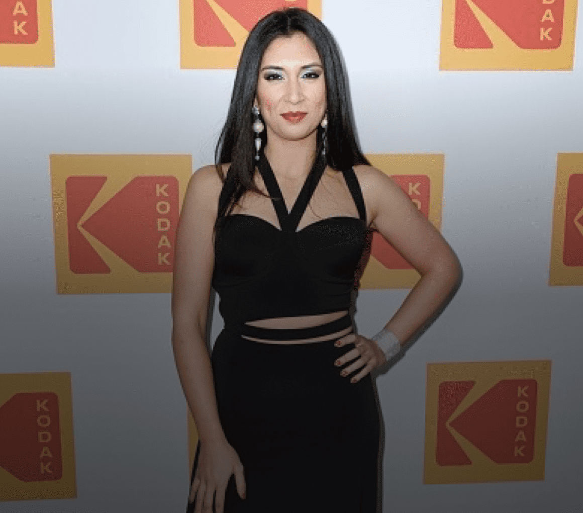 Nicole Tabs on a red carpet scenario